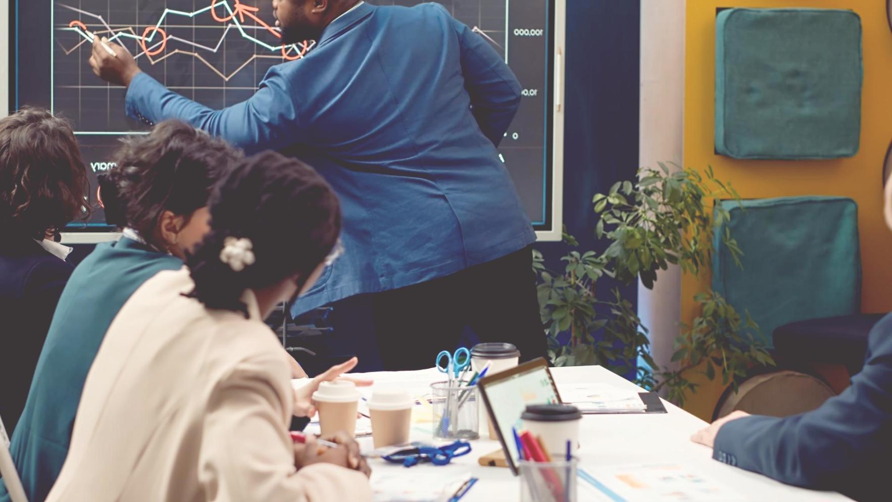 Online learning platform with financial analysis tools and resources